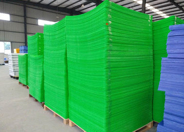 Eco Friendly Plastic Layer Pads On Pallets For Glass Bottles Transportation